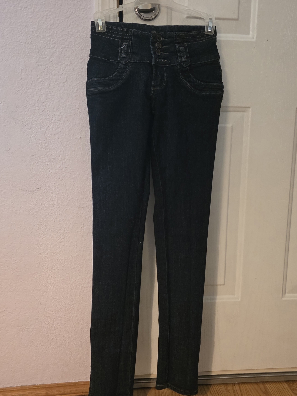 NWOT- Size 1 Women’s High-Rise Skinny Jeans in Dark Blue